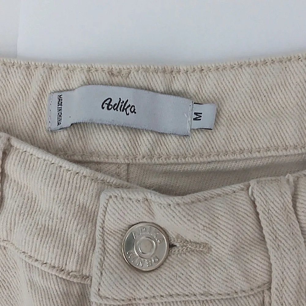 Adika Jeans Women's Size Medium Cream‎ Colored Wide Leg Jeans Raw Hem Pre-owned